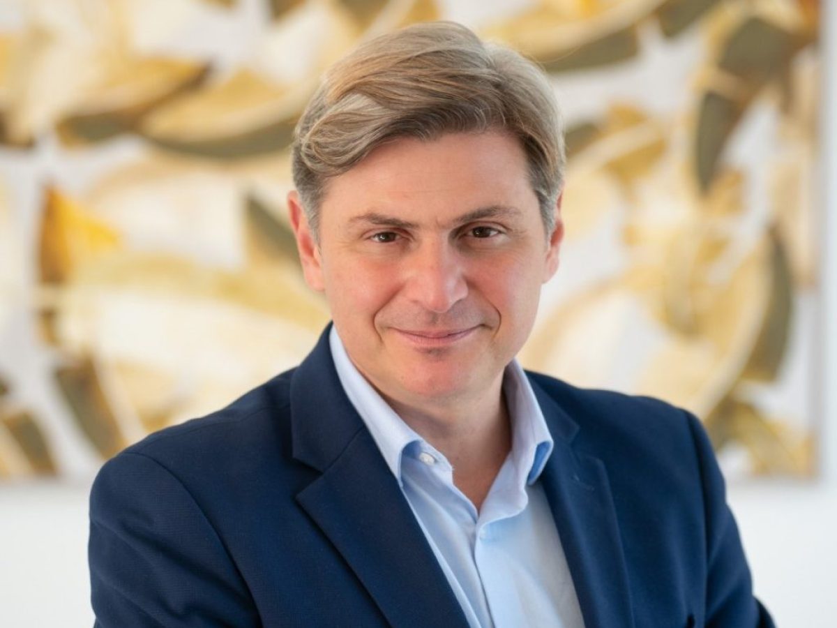 ΣΥΡΙΖΑ: Ο Νικόλας Φαραντούρης παρουσίασε μία τάση αυτονόμησης από τον ΣΥΡΙΖΑ, σα να είχε βάλει τις μεγάλες ικανότητες του πρωτίστως στην υπηρεσία του εαυτού του