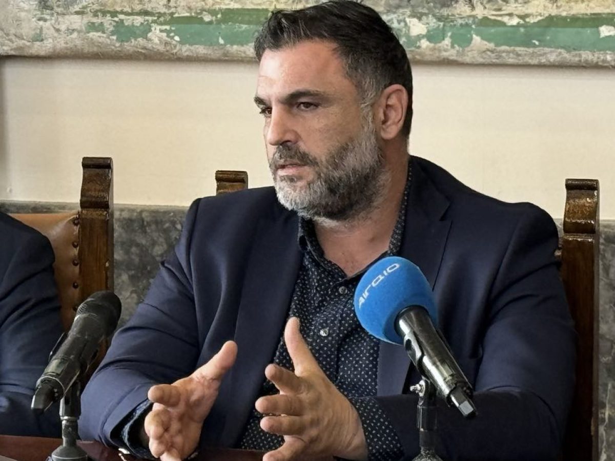 Σωτήρης Βαγιανός στον topfm: « Το 2026 ευελπιστώ να ευοδωθούν οι προσπάθειές μας για τα μεγάλα έργα υποδομής της ΔΕΥΑΡ – Είμαι στρατιώτης του δημάρχου και της δημοτικής αρχής»