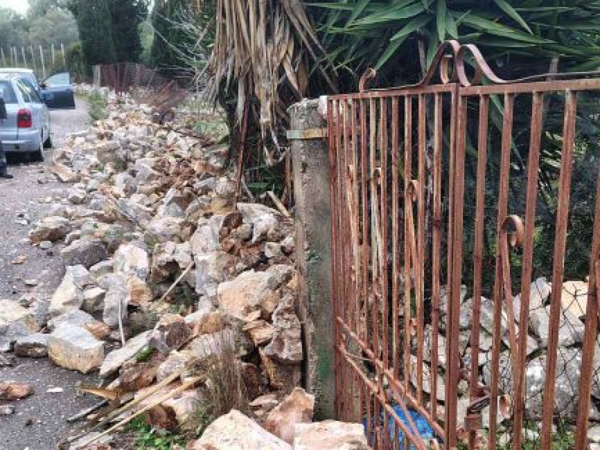 Σοβαρές Ζημιές από Φορτηγό στο Μεγανήσι – Χωρίς Ανταπόκριση τα Αιτήματα για Ενίσχυση της Αστυνόμευσης