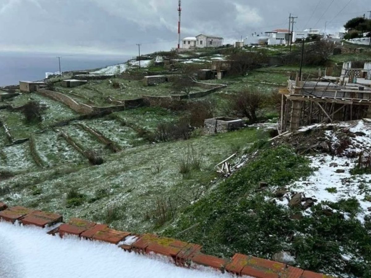 Στα λευκά ντύθηκαν Τήνος και Νάξος (Photos)