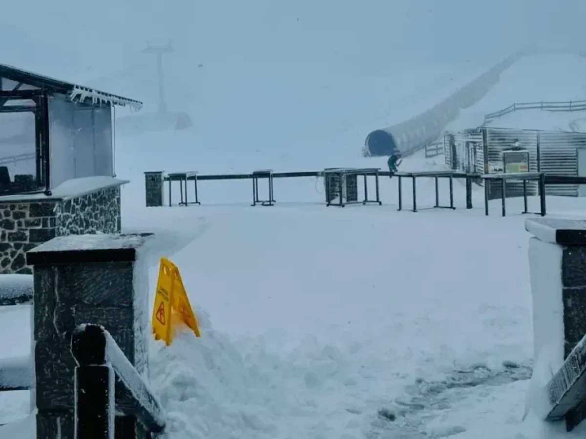 Στα λευκά το Anilio Park: Χειμωνιάτικο σκηνικό στην κορυφή της Πίνδου