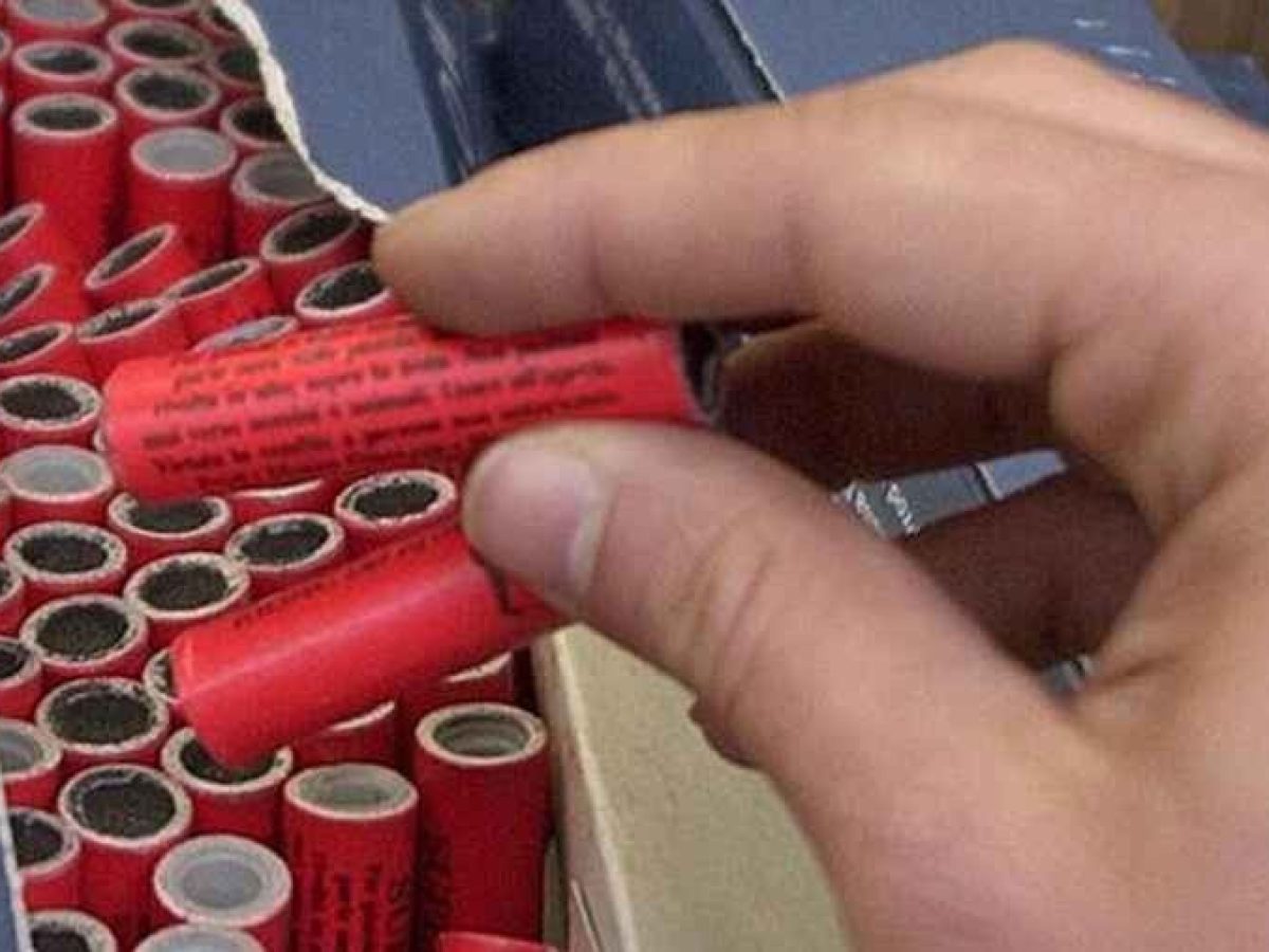 Στα Τρίκαλα «πήρε φωτιά» η ΔΙ.ΑΣ. – Μικρός με κροτίδες στα χέρια!