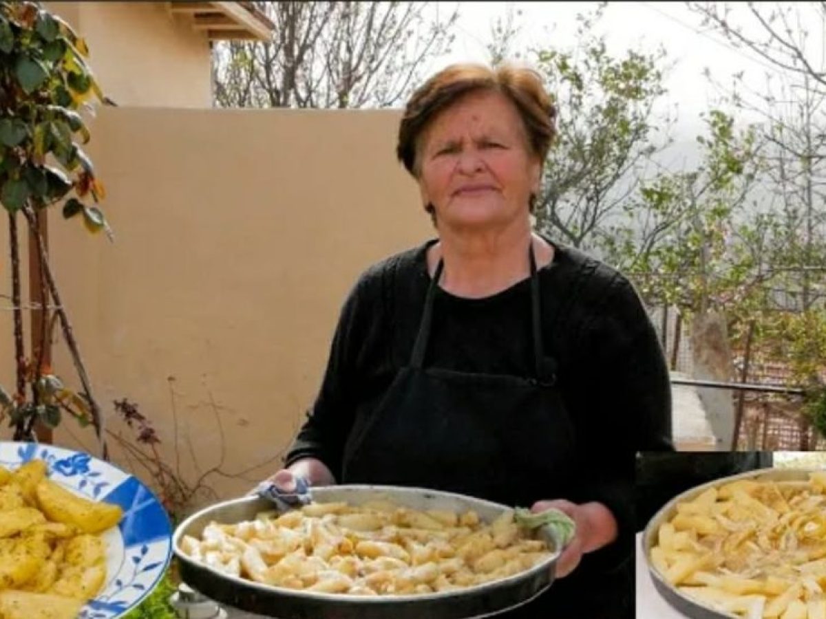 Σταμνά Μεσολογγίου: Η γιαγιά Βούλα μας μαγειρεύει πατάτες λαδορίγανη όπως παλιά, στον ξυλόφουρνο
