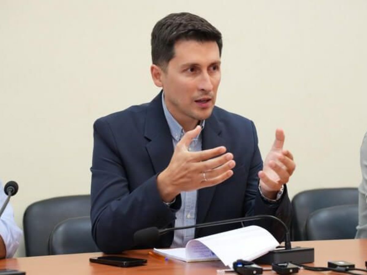 Στη Βουλή φέρνει ο Χρηστίδης τα προβλήματα των διανομέων