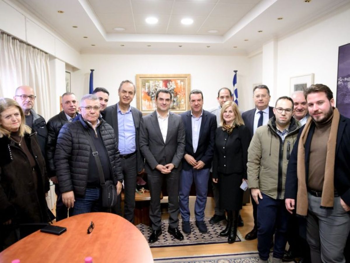 Στην Άρτα ο Σκρέκας – Συνεχίζει τις περιοδείες σε όλη την Ελλάδα