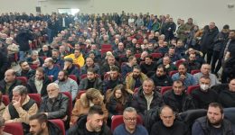 stis-1300-i-sinantisi-ton