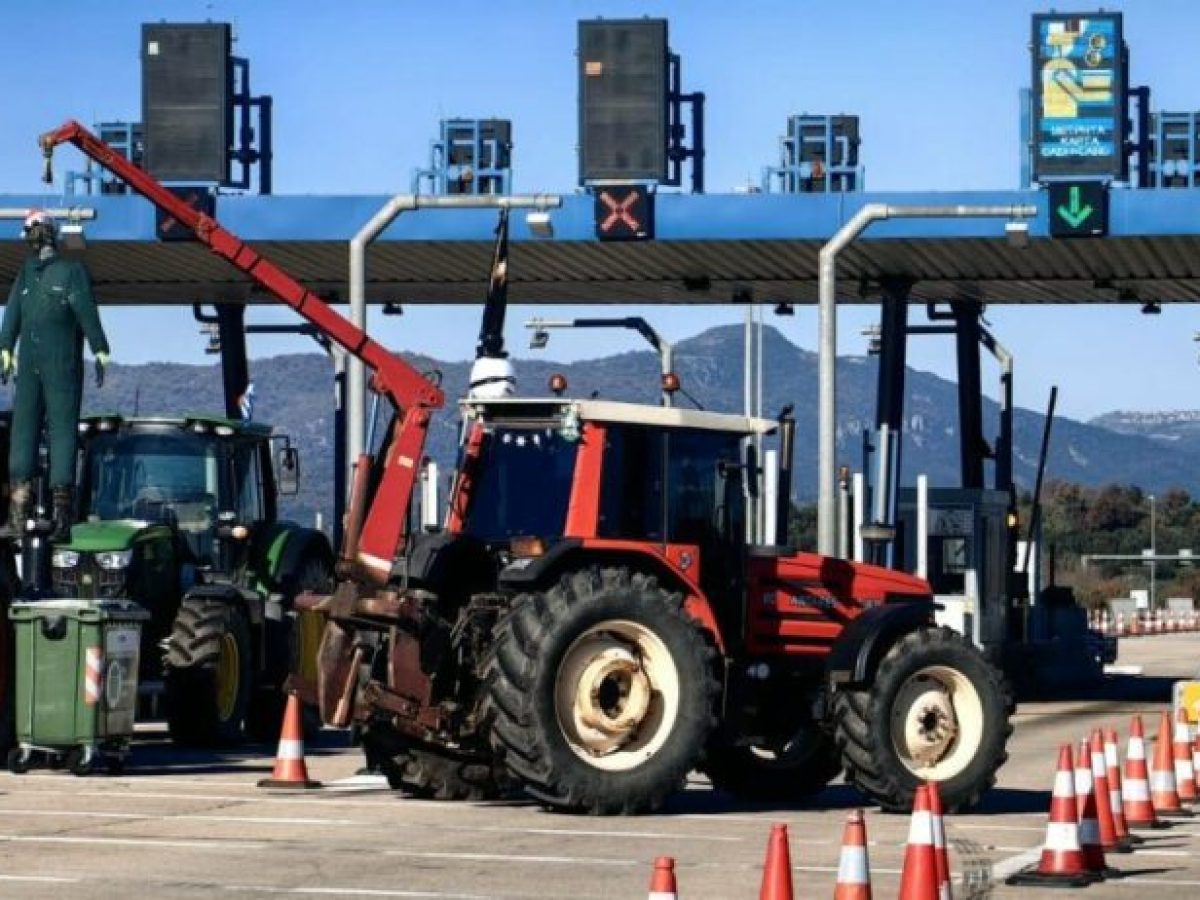 Στις 8 το πρωί της Πέμπτης ξεκινούν το 48ωρο μπλακάουτ οι αγρότες στην Αιτωλοακαρνανία