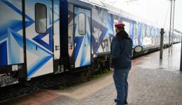 stis-kalendes-to-treno-kalampaka
