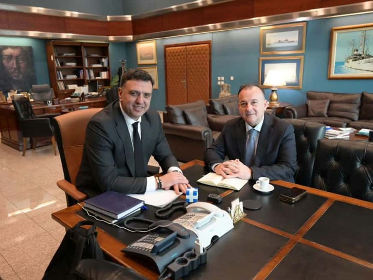 Στο επίκεντρο το στεγαστικό των σωμάτων ασφαλείας στα νησιά – Συνάντηση Γιάννη Παππά με τον Βασίλη Κικίλια