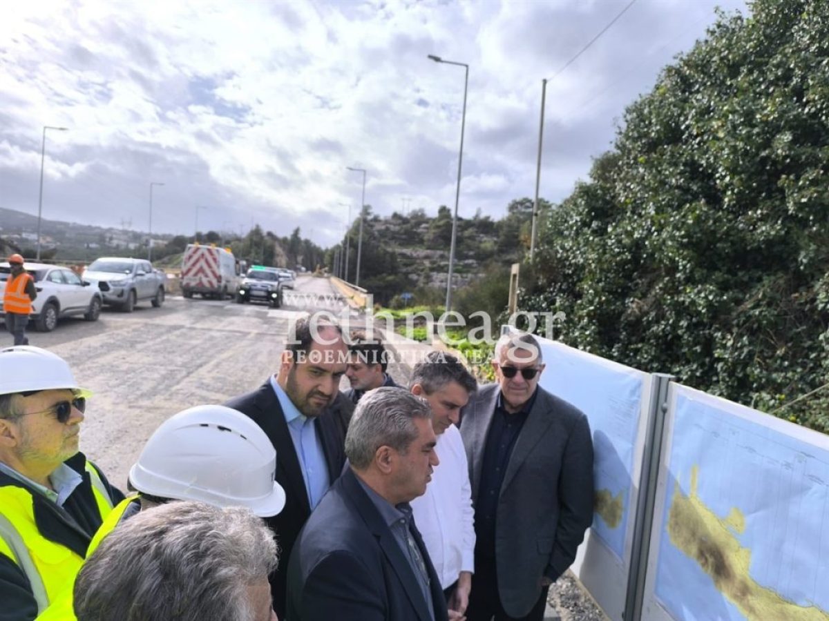 Στο εργοτάξιο της παράκαμψης ΒΟΑΚ Ρεθύμνου η πολιτική ηγεσία του υπουργείου υποδομών