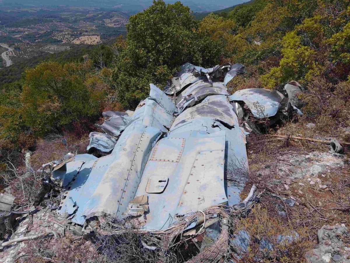 Στο φως μετά από 34 χρόνια τα συντρίμμια του αεροσκάφους της Γαλλικής Ναυτικής Αεροπορίας που είχε πέσει στο Λυκόδημο