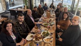 sto-idio-trapezi-diikites-nosokomion-2