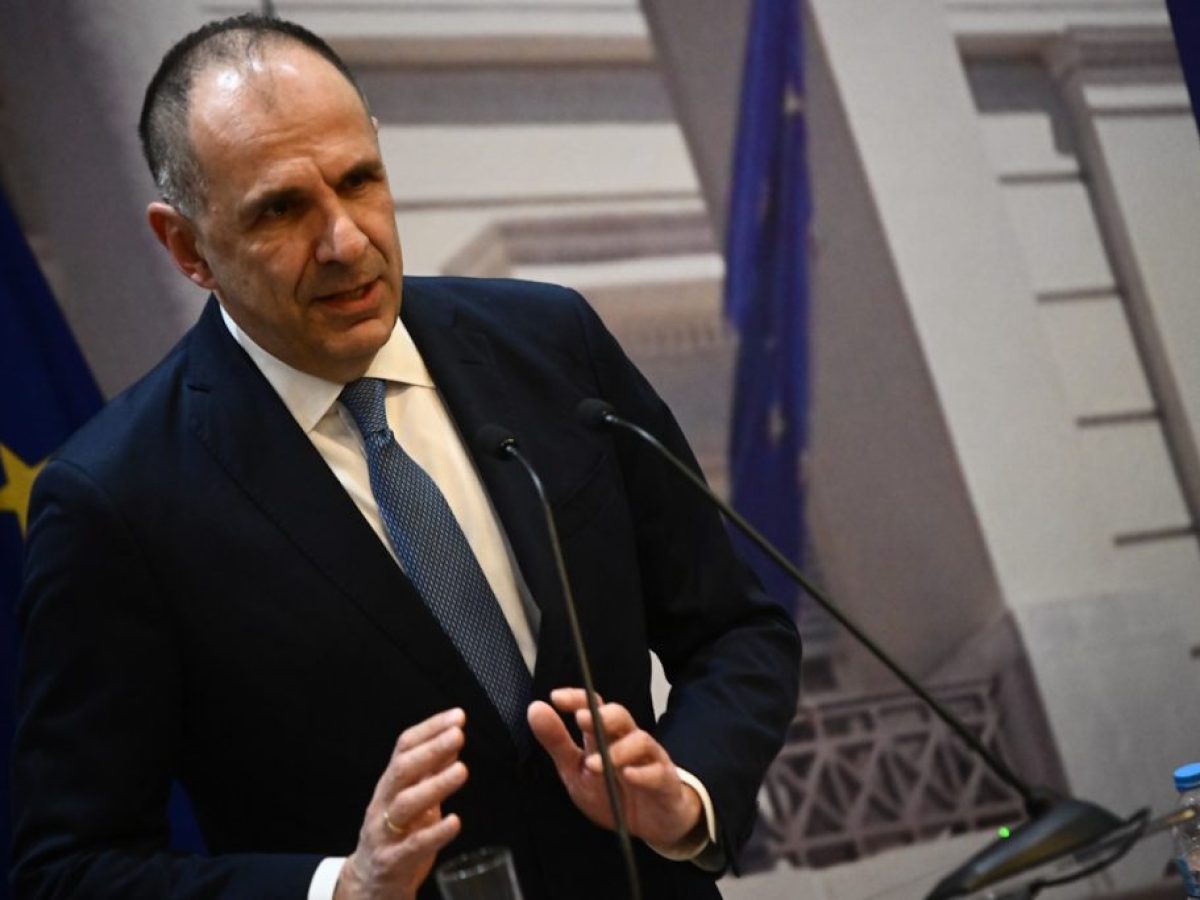 Στο Κάιρο ο Γεραπετρίτης για κρίσιμες επαφές: Γάζα, σχέδιο Τραμπ και Μονή Σινά στην ατζέντα