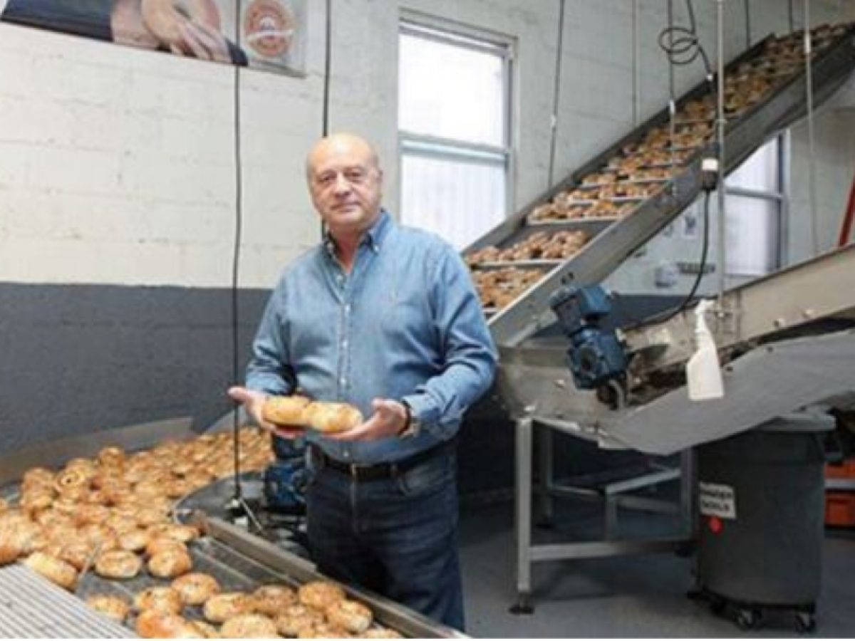 Στο μάτι του κυκλώνα η οικογένεια του αείμνηστου Γιώργου Μενεγάτου στη Νέα Υόρκη