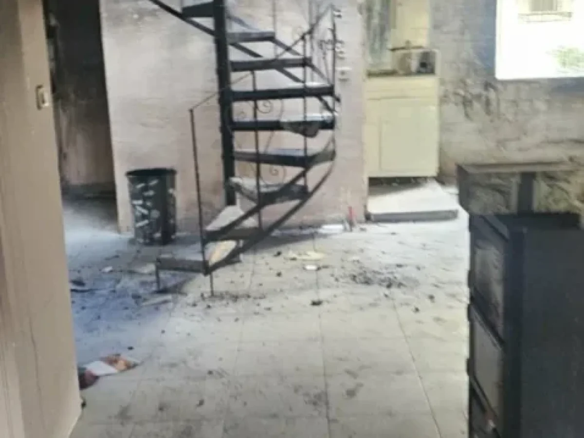 Στο πλευρό της οικογένειας που επλήγη από πυρκαγιά ο Δήμος Νέας Προποντίδας: Ξεκίνησαν οι εργασίες αποκατάστασης