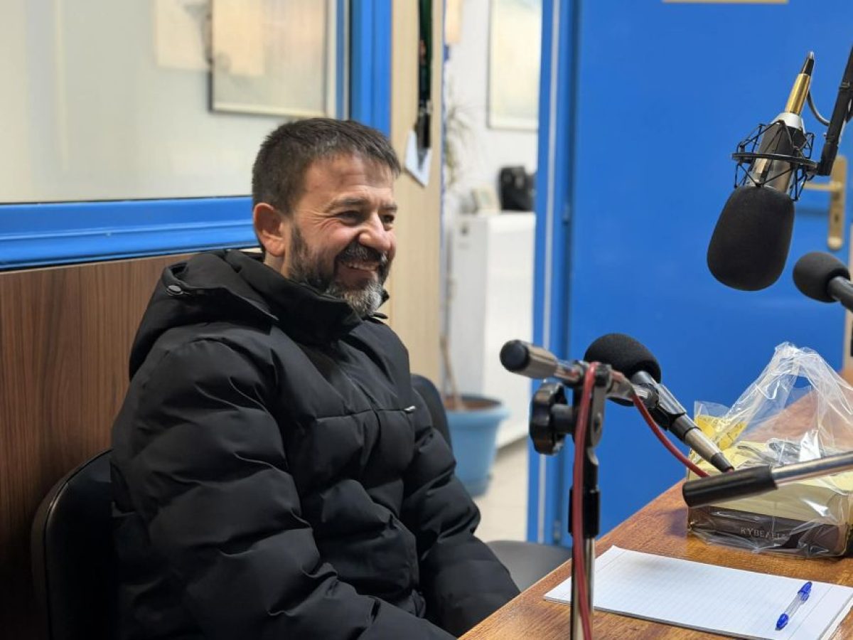 Στο Ράδιο Σταγών ο Ευθύμιος Γκαντέλας – Γλυκά για τη γιορτή του και κουβέντα για ταξί και ημιμαραθώνιο