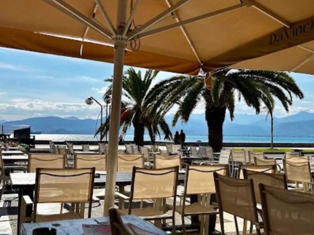 Στο «σφυρί» το πιο γνωστό και αγαπημένο στέκι του Ναυπλίου – Πόσο κοστίζει