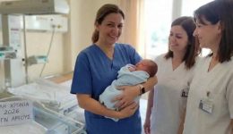 sto-Άrgos-gennithike-to-proto