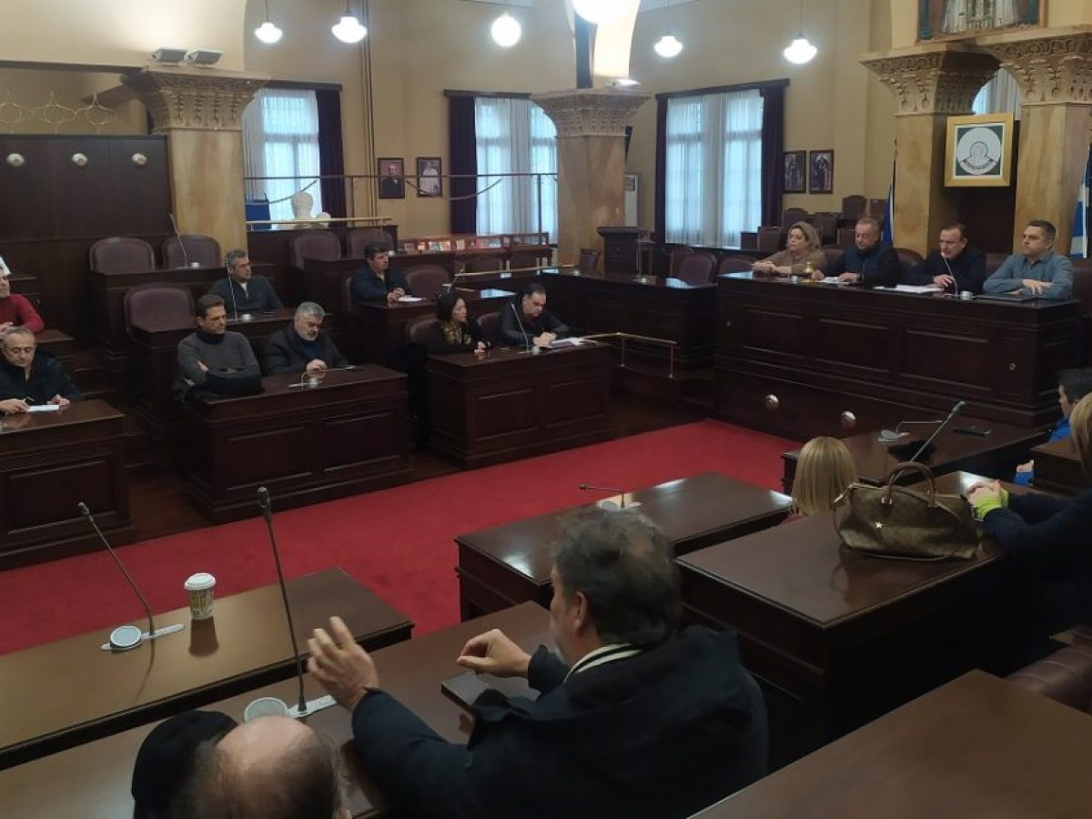 Στον βρόντο οι αντιδράσεις για τις σχολικές επιτροπές