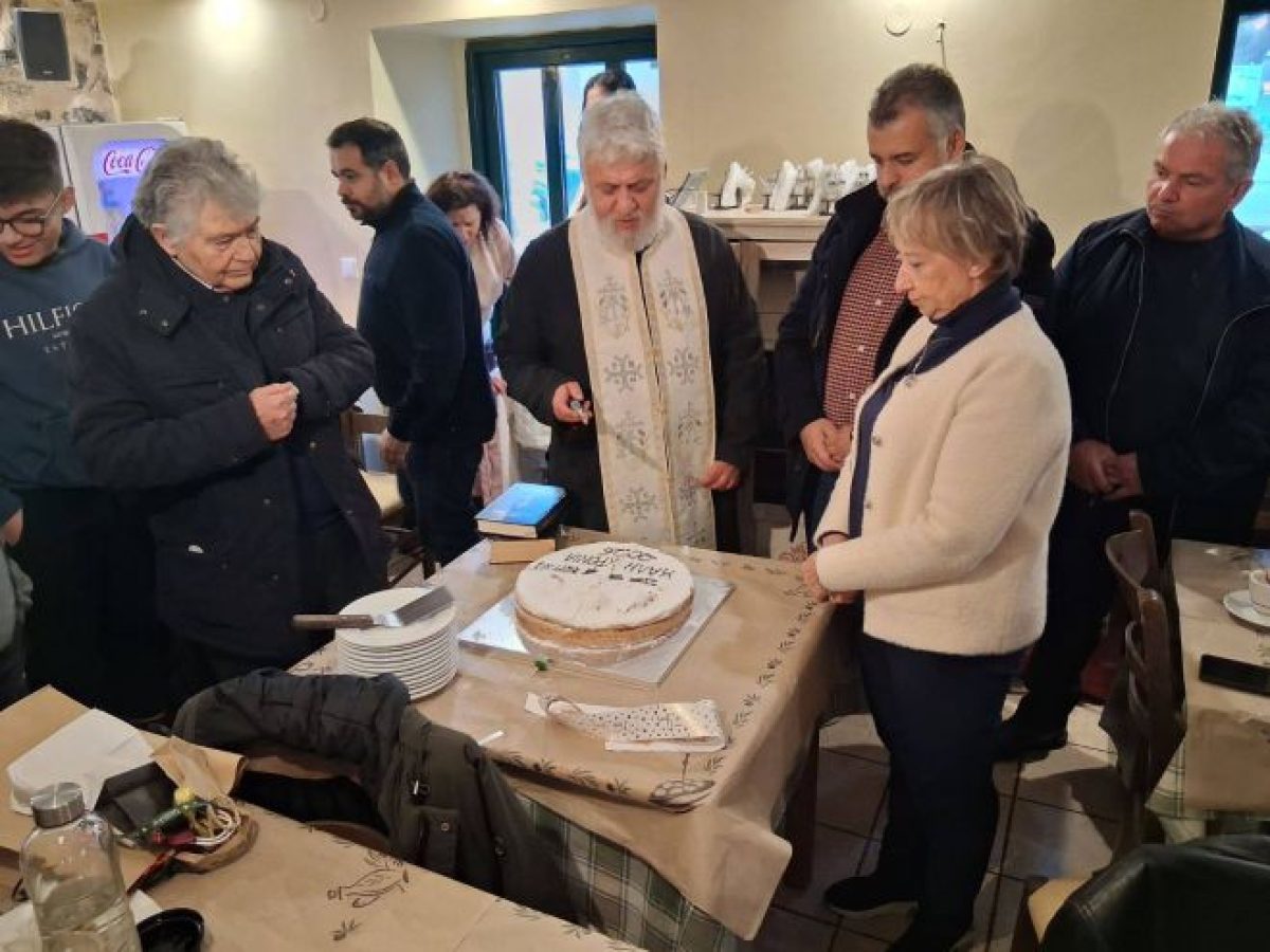 &Tau;&alpha; Ά&gamma;&iota;&alpha; &Theta;&epsilon;&omicron;&phi;ά&nu;&epsilon;&iota;&alpha; &sigma;&tau;&omicron; &Rho;&omicron;&epsilon;&iota;&nu;ό &Alpha;&rho;&kappa;&alpha;&delta;ί&alpha;&sigmaf; (&epsilon;&iota;&kappa;ό&nu;&epsilon;&sigmaf;)