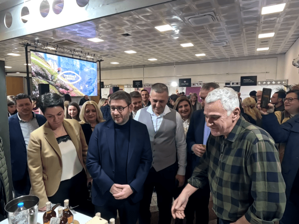 Τα αποστάγματα της Θεσσαλίας μεγάλο κεφάλαιο της εξαγωγικής δύναμης – Εγκαινιάστηκε η έκθεση αποσταγμάτων στο Μετρό Συντάγματος (ΒΙΝΤΕΟ – ΦΩΤΟ)