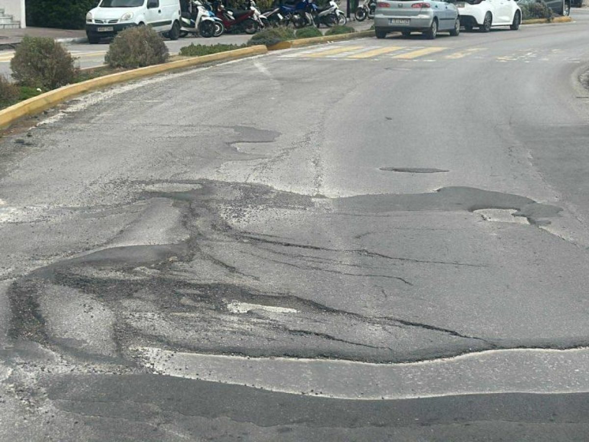 Τα χάλια σας τα μαύρα-Ο δρόμος αυτός στην Επάνω Σκάλα πότε θα φτιαχτεί;;;;.ΦΩΤΟ