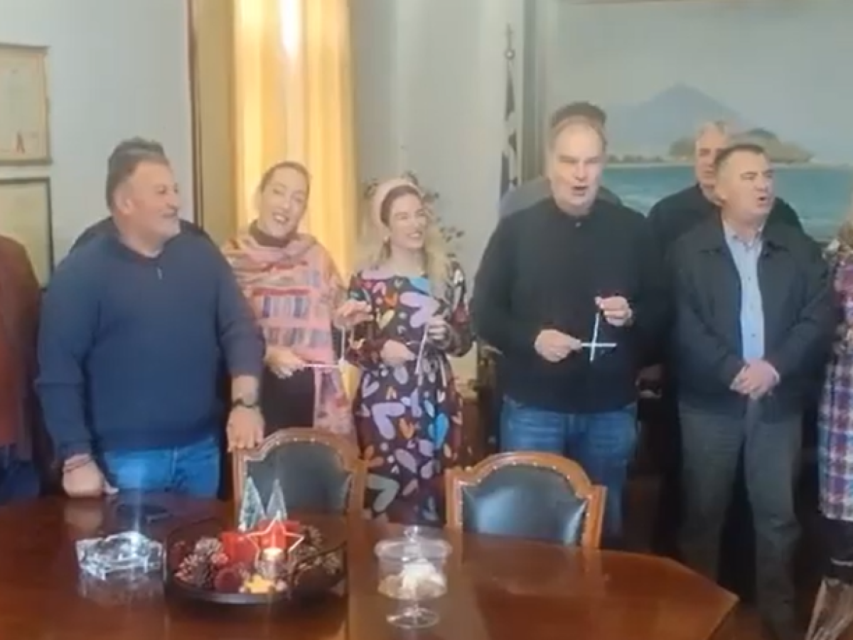 Τα κάλαντα απο τον Δήμαρχο Ξυλοκάστρου – Ευρωστίνης και τους αντιδημάρχους   (video)