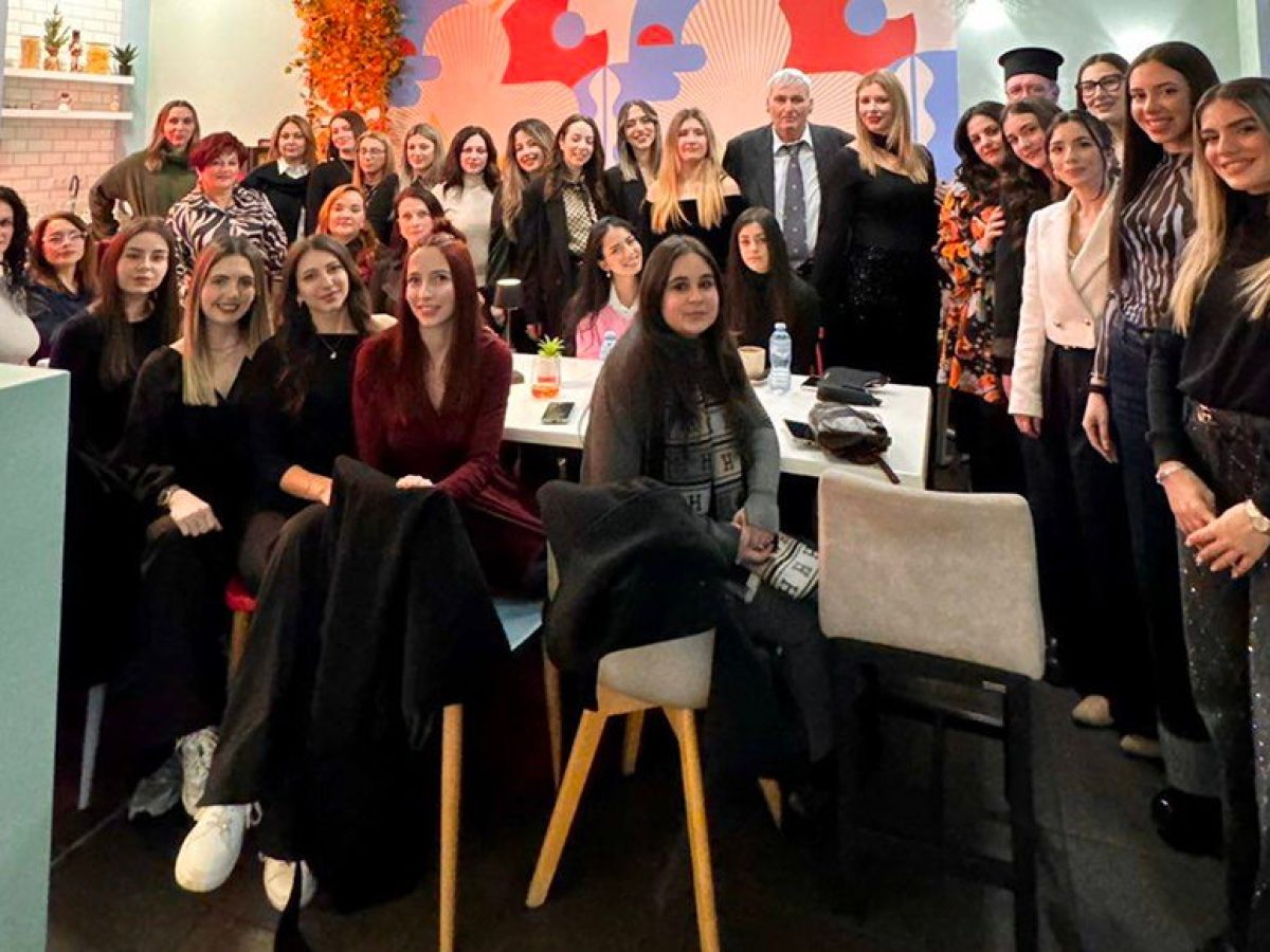 Τα ΚΔΑΠ και οι Βρεφονηπιακοί σταθμοί “Το Αερόστατο” έκοψαν τη βασιλόπιτα