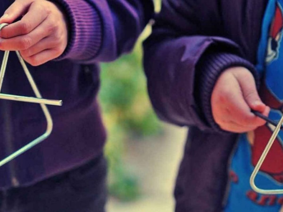Τα παιδιά λένε τα κάλαντα τoυ Αη Βασίλη στην Ηλεία