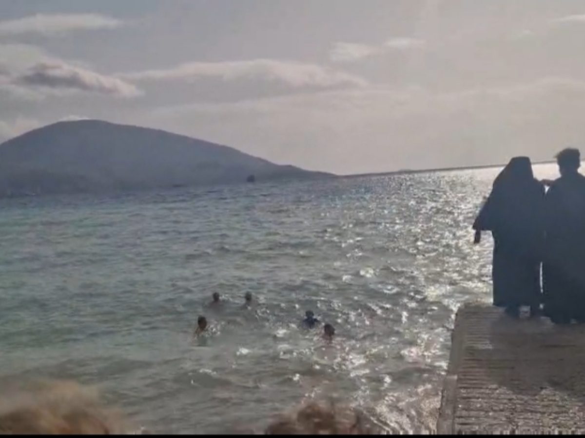 Τα Θεοφάνεια σε Παραλία Διστόμου και Αντίκυρα (βίντεο)