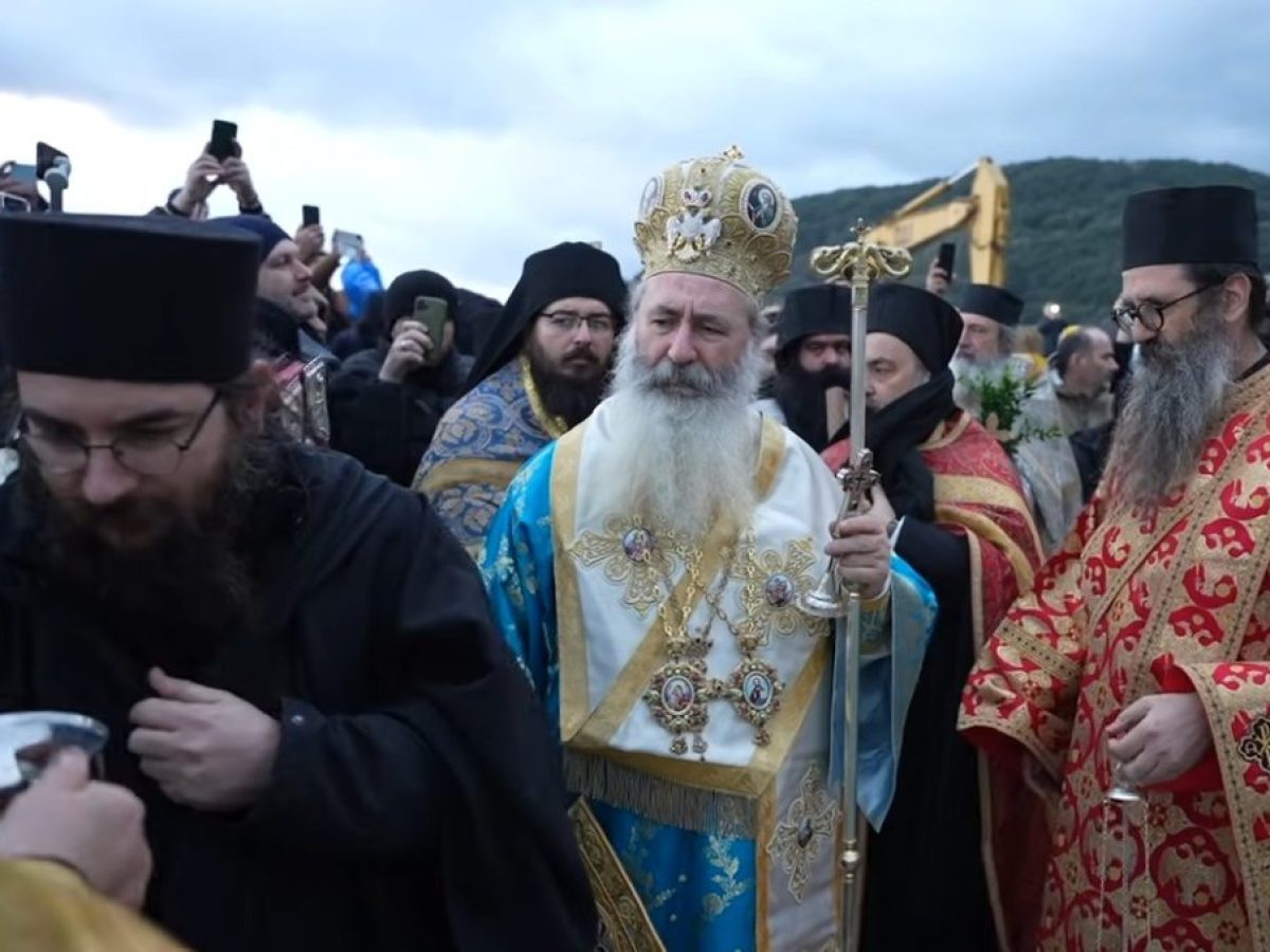 Τα Θεοφάνια στην Ι.Μ. Ιβήρων του Αγίου Όρους χοροστατούντος του Μητροπολίτη Κεφαλληνίας Δημητρίου (vid)