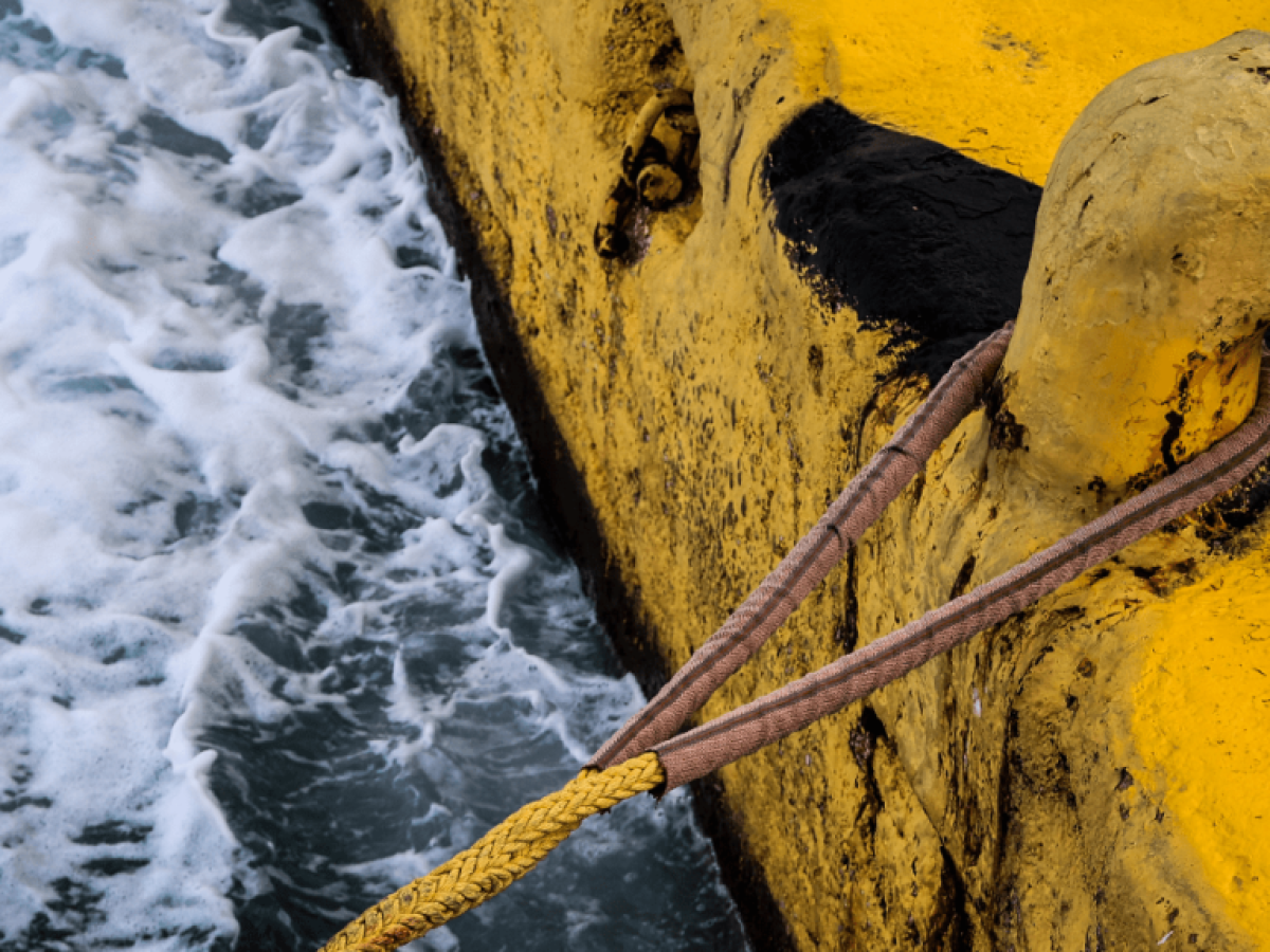 Ταλαιπωρία στη Μήλο για 1.641 επιβάτες: Δύο πλοία δεν μπόρεσαν να δέσουν στο λιμάνι λόγω ανέμων