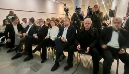 tee-ko-proti-sinedriasi-omadas