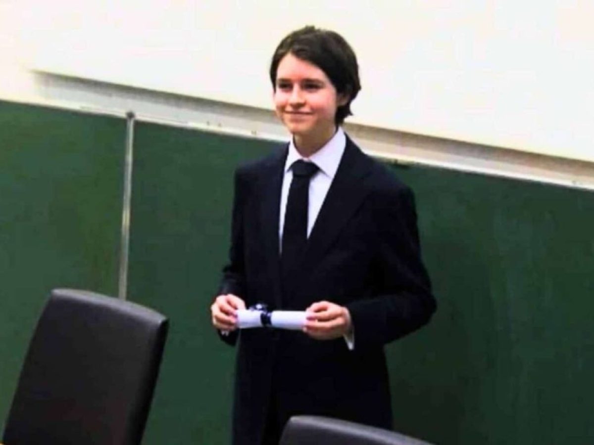 Τελείωσε το Λύκειο στα 8, απέκτησε διδακτορικό στην Κβαντική Φυσική στα 15 και τώρα θέλει να κατασκευάσει «Υπεράνθρωπους»