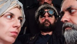 telos-tou-pechnidiou-Radio