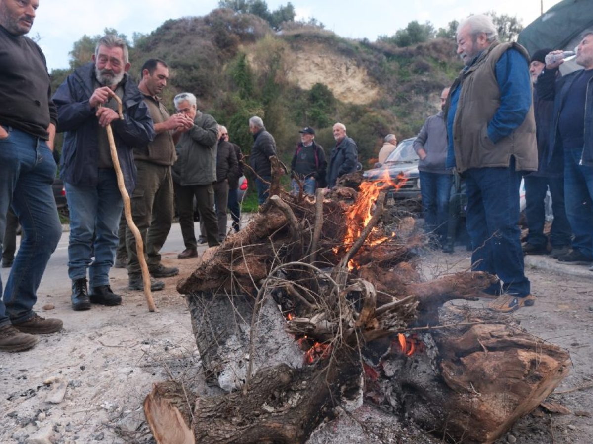 Θα κόψουν βασιλόπιτα οι αγρότες στο Μπλόκο στα Μεγάλα Χωράφια – Προαναγγέλουν κλιμάκωση με αποκλεισμό του ΒΟΑΚ