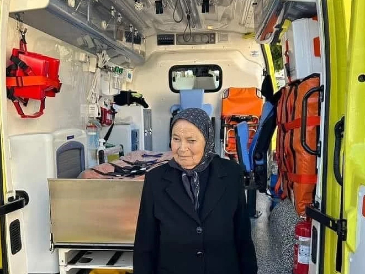 Θα τρίζουν τα κόκκαλα της Αθ. Παπαχρήστου: Μήνες τώρα σε συνεργείο της Πάτρας το ασθενοφόρο-δωρεά της