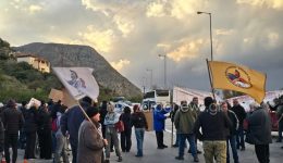 theloun-na-mas-xerizosoun-apton