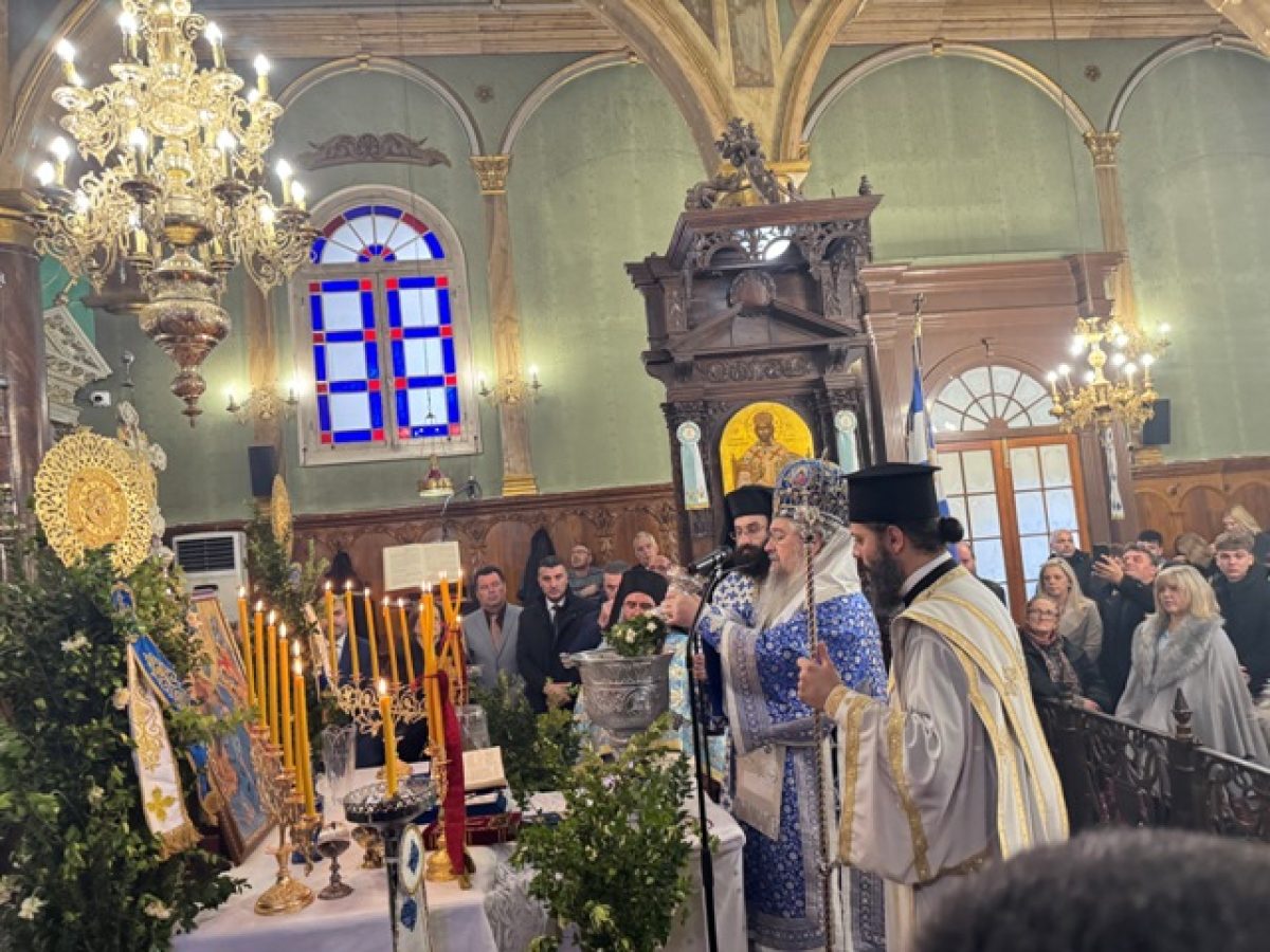 Θεοφάνεια στη Λευκάδα: Τελέστηκε η Θεία Λειτουργία και ο Μέγας Αγιασμός –