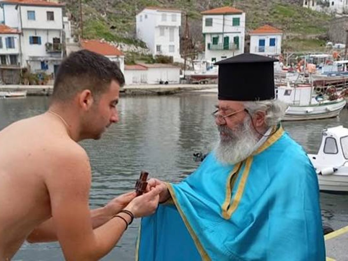 Θεοφάνεια στον Άγιο Ευστράτιο: Ζωντανά από την ERTnews ο Καθαγιασμός των Υδάτων και η ρίψη του Τιμίου Σταυρού