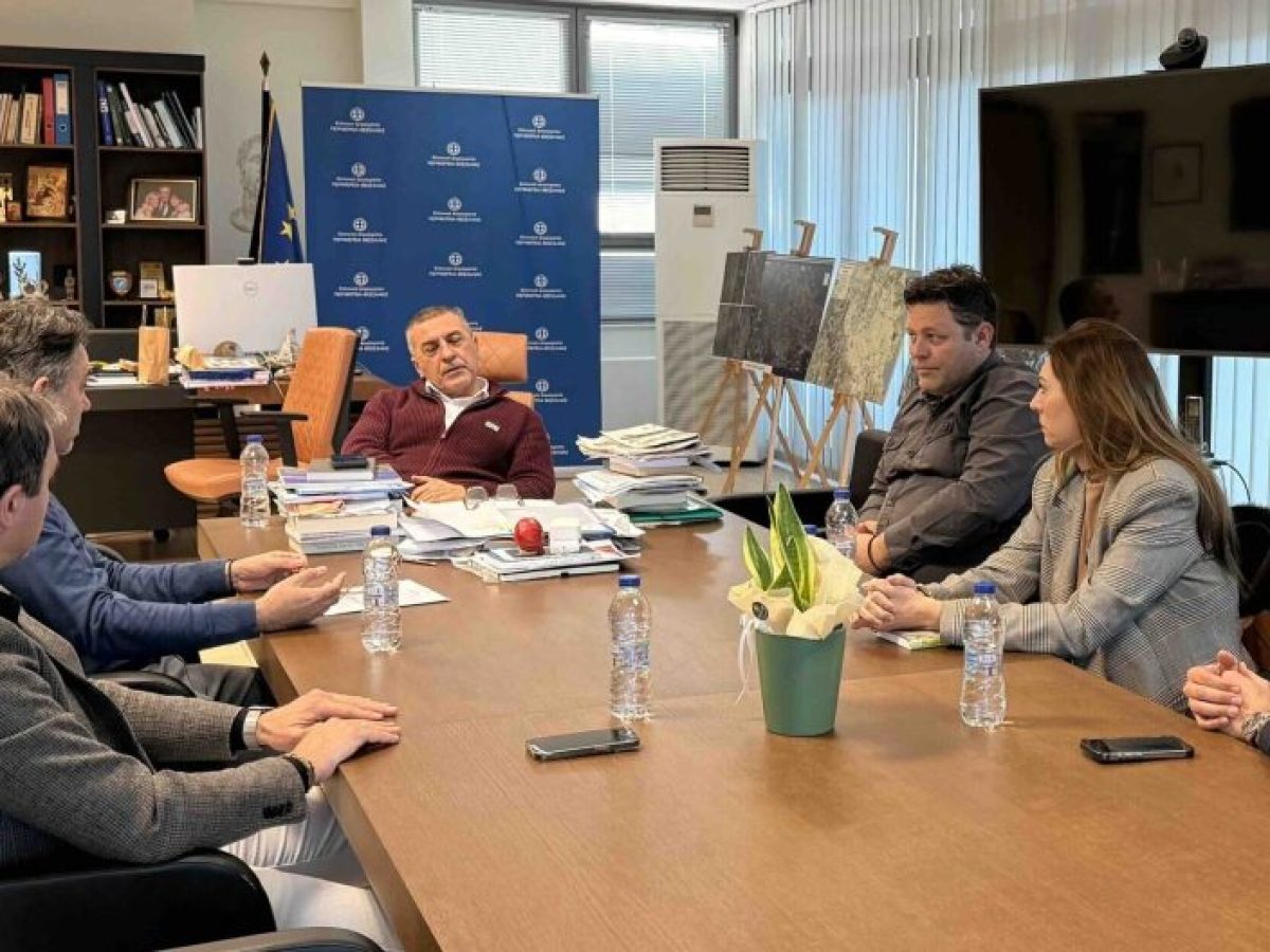 Θεσμική συνάντηση των Προέδρων Φαρμακευτικών Συλλόγων Θεσσαλίας με τον Περιφερειάρχη κ. Δημήτρη Κουρέτα