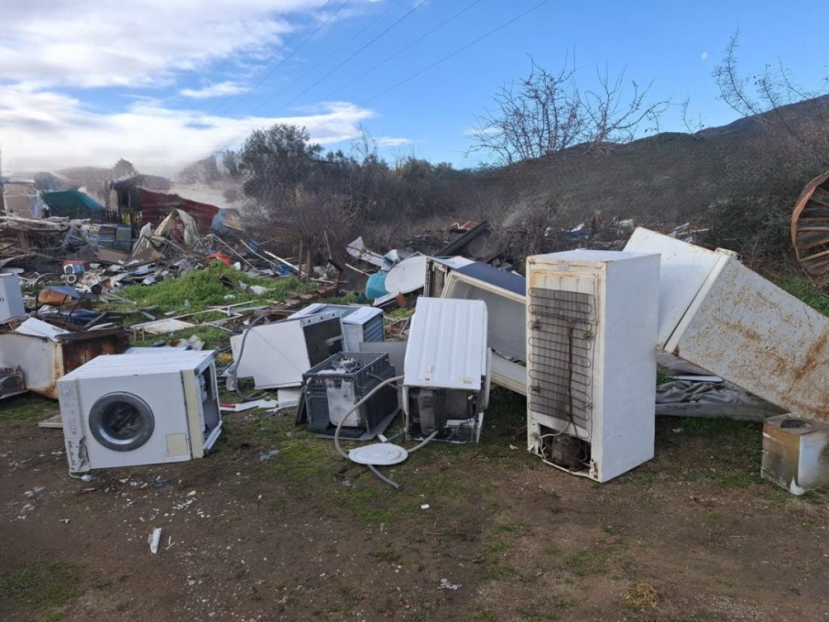 Θεσσαλονίκη: 57χρονος πέταξε ολόκληρο νοικοκυριό σε παράνομη χωματερή (ΦΩΤΟ)