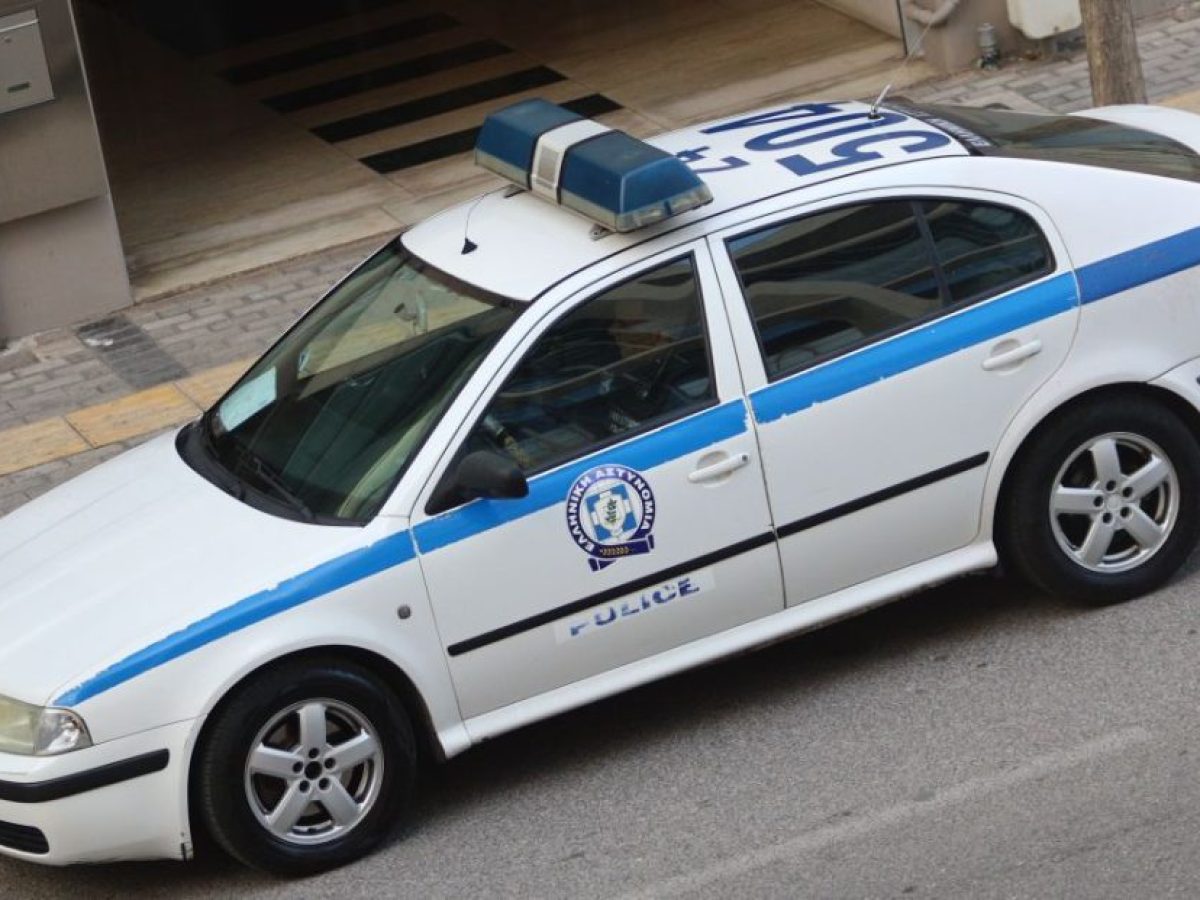 &Theta;&epsilon;&sigma;&sigma;&alpha;&lambda;&omicron;&nu;ί&kappa;&eta;: &Epsilon;&pi;&epsilon;&iota;&sigma;ό&delta;&iota;&omicron; &mu;&epsilon; &mu;&alpha;&chi;&alpha;ί&rho;&iota;&alpha; &ndash; Ά&nu;&tau;&rho;&alpha;&sigmaf; &tau;&rho;&alpha;&upsilon;&mu;&alpha;&tau;ί&sigma;&tau;&eta;&kappa;&epsilon; &sigma;&epsilon; &kappa;&epsilon;&phi;ά&lambda;&iota; &kappa;&alpha;&iota; &lambda;&alpha;&iota;&mu;ό