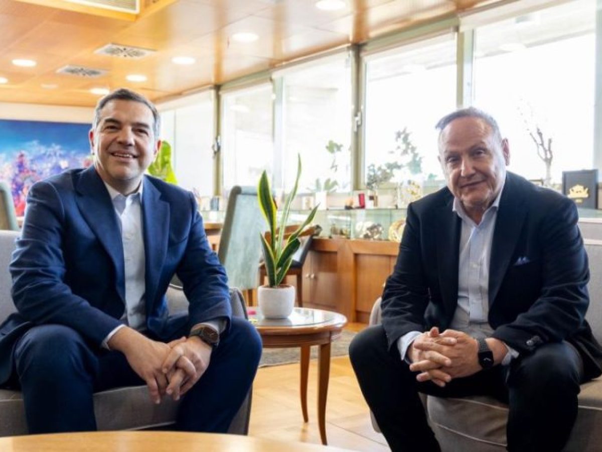 &Theta;&epsilon;&sigma;&sigma;&alpha;&lambda;&omicron;&nu;ί&kappa;&eta;: &Sigma;&upsilon;&nu;ά&nu;&tau;&eta;&sigma;&eta; &Alpha;&gamma;&gamma;&epsilon;&lambda;&omicron;ύ&delta;&eta; &mu;&epsilon; &Tau;&sigma;ί&pi;&rho;&alpha; &ndash; &Tau;&alpha; &theta;έ&mu;&alpha;&tau;&alpha; &pi;&omicron;&upsilon; &sigma;&upsilon;&zeta;&eta;&tau;ή&theta;&eta;&kappa;&alpha;&nu;