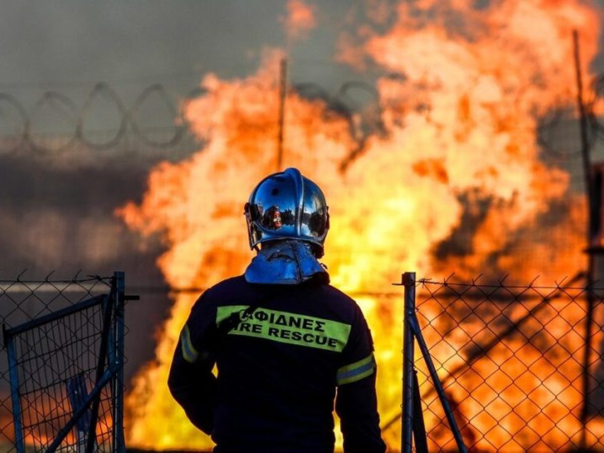 Θεσσαλονίκη: Στις φλόγες σπίτι στον Σοχό –  Διέμενε ηλικιωμένη (ΦΩΤΟ)