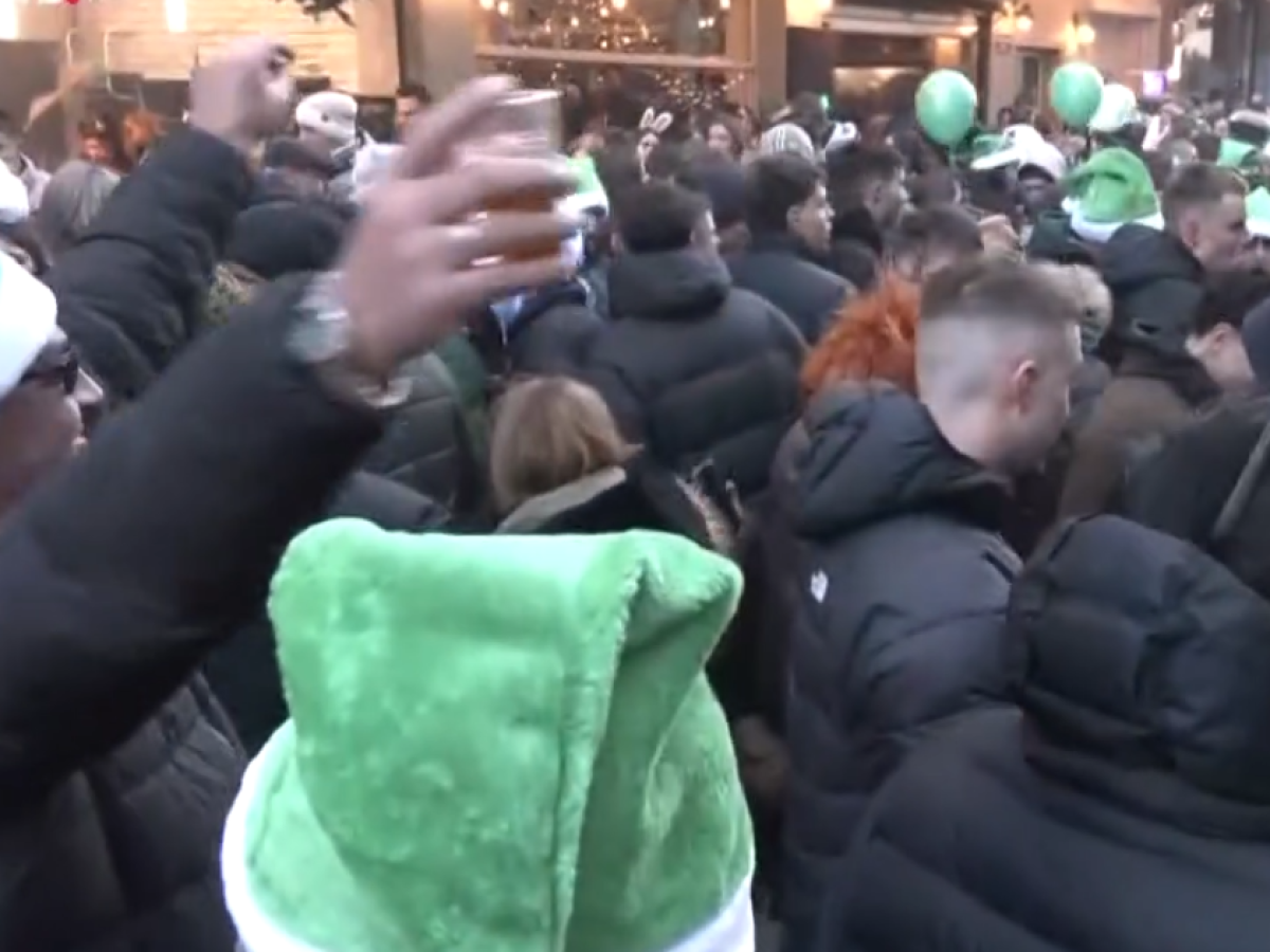 Θεσσαλονίκη: Άναψε το γλέντι στη Β. Ηρακλείου – Μουσική, χορός και φαγητό πριν την αλλαγή του έτους