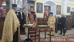 thia-litourgia-ke-doxologia-gia