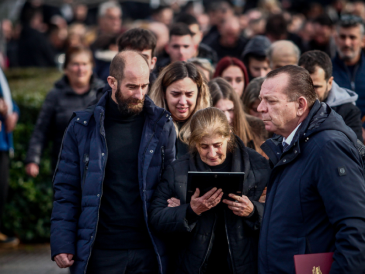 Θρήνος στις κηδείες τριών θυμάτων της τραγωδίας στην Βιολάντα