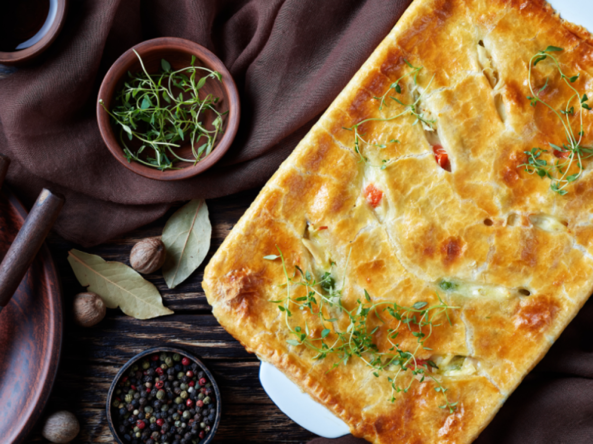 Τι κάνουμε με τη γαλοπούλα που μας περίσσεψε; – Συνταγή για εύκολη και νόστιμη πίτα