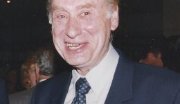 timi-sti-mnimi-tou-kathigiti-4